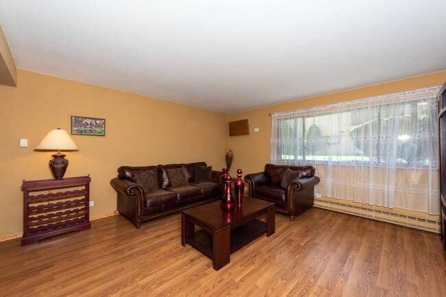 5113 N East River Rd