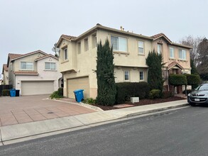 2131 Kingsbury Cir in Santa Clara, CA - Foto de edificio - Building Photo