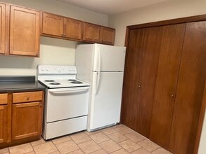 425 8th Ave NE, Unit 8 in Watertown, SD - Building Photo - Building Photo