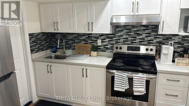 252 Howell Crescent in Pickering, ON - Building Photo - Building Photo