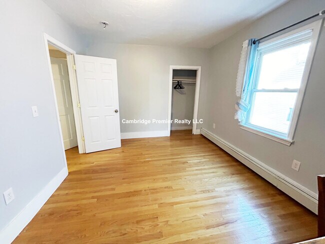 40 Plymouth St, Unit 2 in Cambridge, MA - Foto de edificio - Building Photo