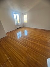 3404 76th St, Unit 3 in Jackson Heights, NY - Foto de edificio - Building Photo