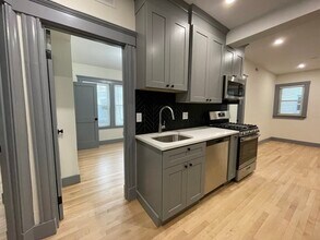 46 Long Ave, Unit 2 in Boston, MA - Building Photo - Building Photo