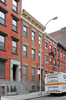 331 W 18th St in New York, NY - Building Photo