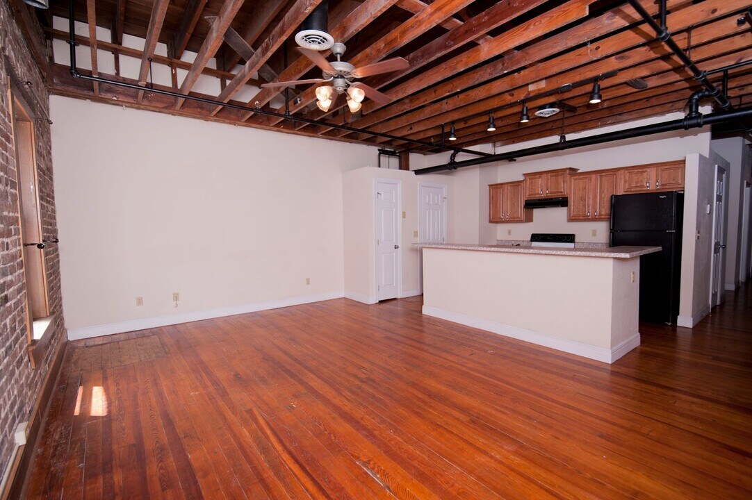 504 W Olive St in Springfield, MO - Building Photo