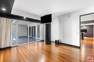 6250 Hollywood Blvd in Los Angeles, CA - Foto de edificio - Building Photo