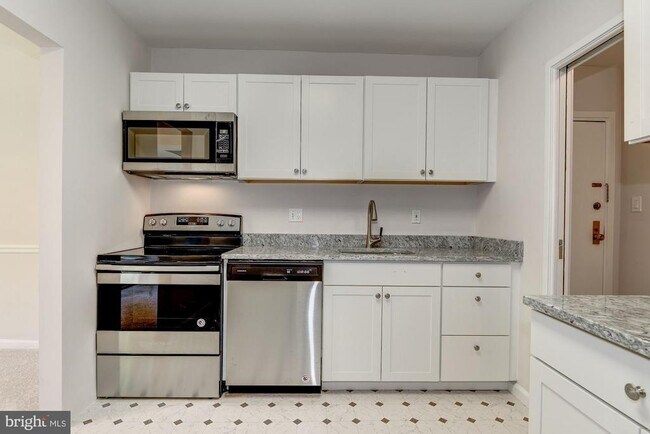 9708 Kingsbridge Dr in Fairfax, VA - Building Photo - Building Photo