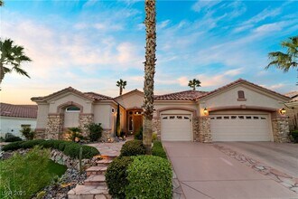 2742 Darby Falls Dr in Las Vegas, NV - Building Photo - Building Photo