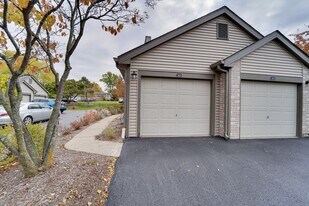 365 Grissom Ct in Hoffman Estates, IL - Building Photo