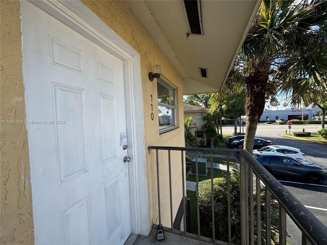 15699 SW 73rd Cir Terrace in Miami, FL - Building Photo - Building Photo