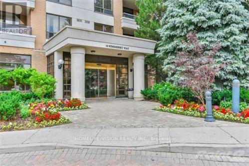 18 Sommerset Way in Toronto, ON - Building Photo