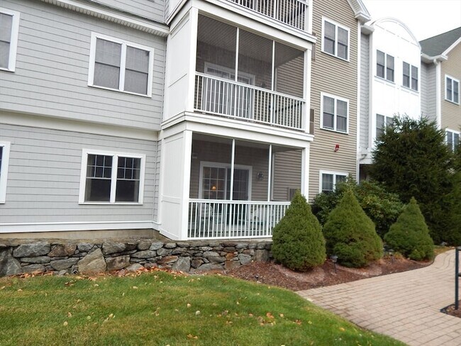 2105 Briarwood Village in Clinton, MA - Building Photo - Building Photo