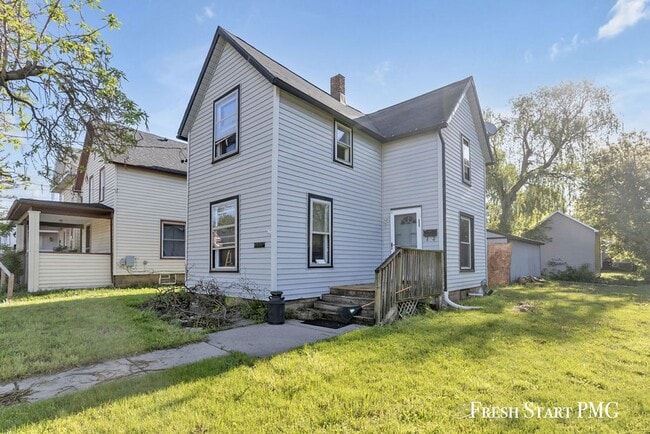 1310 Massachusetts Ave in Lansing, MI - Building Photo - Building Photo