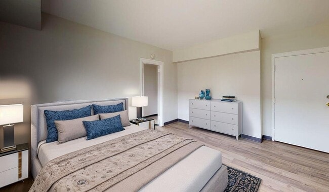 Mayfair Apartments in Windsor, ON - Building Photo - Building Photo