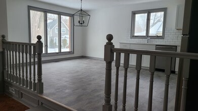 194 Christina St S in Sarnia, ON - Building Photo - Building Photo