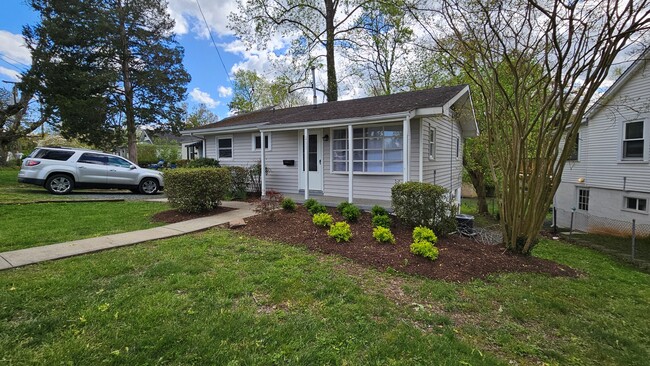 231 Shamrock Rd in Charlottesville, VA - Building Photo - Building Photo