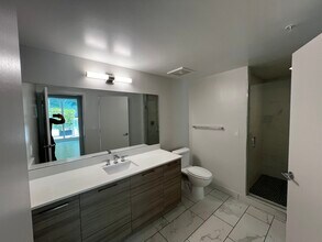 440 NE 34th St, Unit A4 in Miami, FL - Building Photo - Building Photo