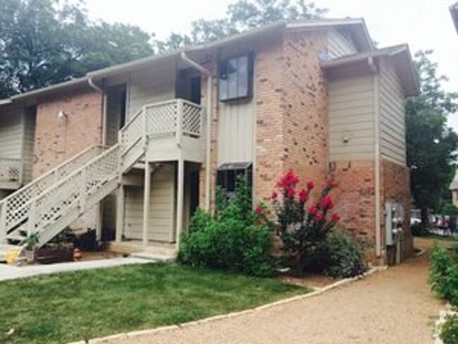 property at 421 W San Antonio St