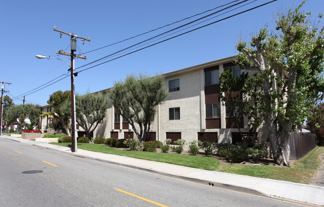 No Vacancy in Redondo Beach, CA - Building Photo