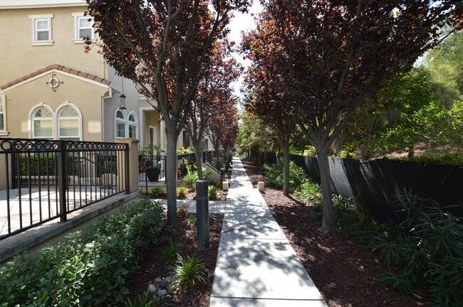 2348 Winepol Loop in San Jose, CA - Building Photo - Building Photo