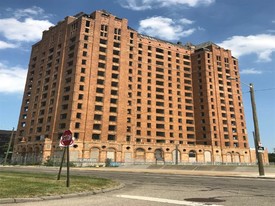 Lee Plaza Apartments