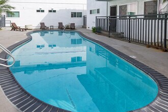 1401-1409 Superior Ave. in Newport Beach, CA - Building Photo - Building Photo