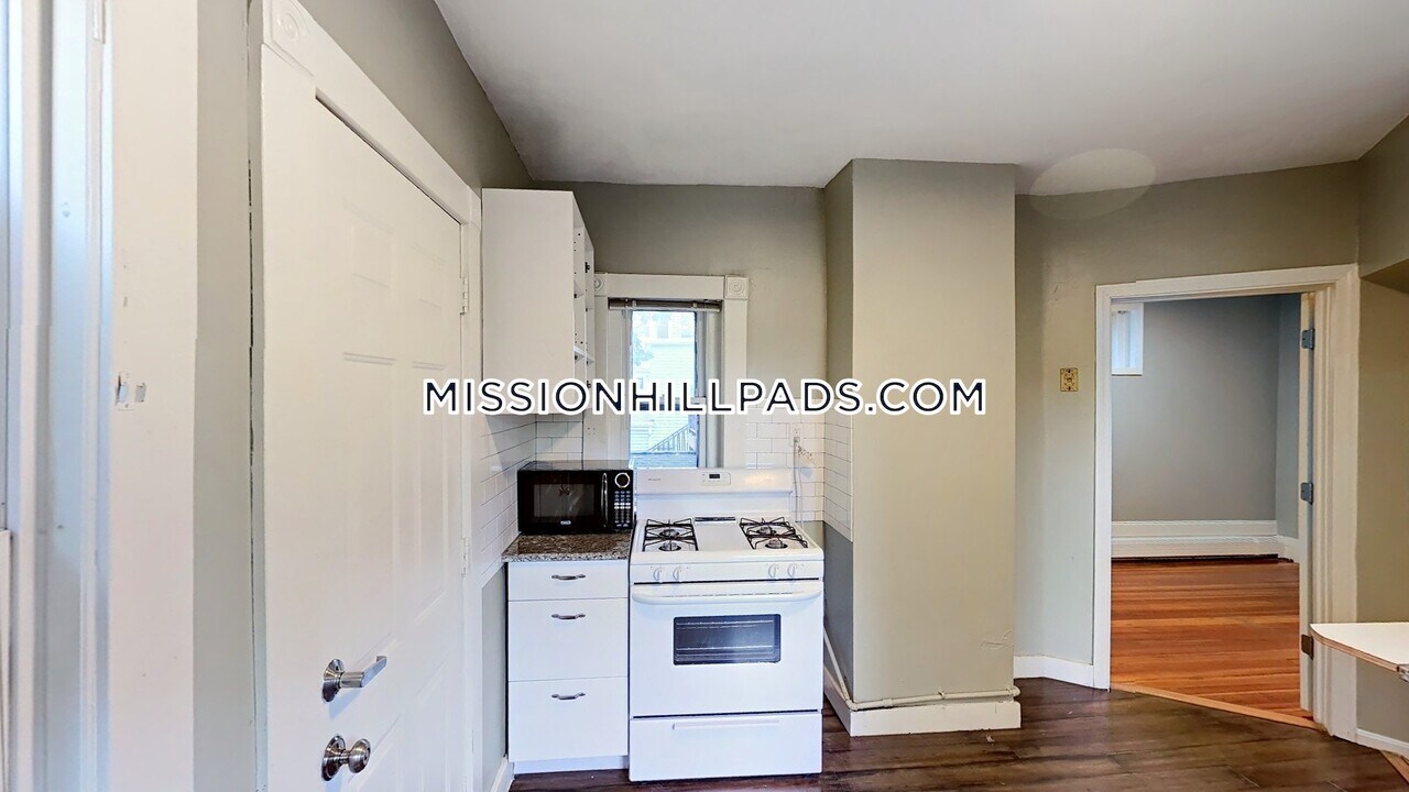 4 Weld Ave-Unit -1 in Boston, MA - Building Photo