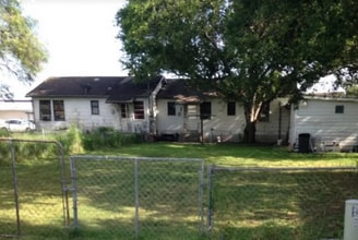 910 E Doddridge Ave in Kingsville, TX - Building Photo - Building Photo