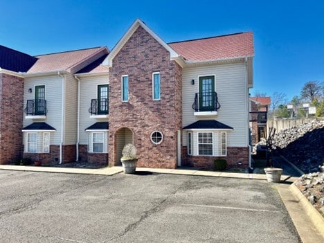 property at 118 Pretti Pt