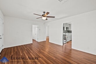 700 S Kalisher St in San Fernando, CA - Building Photo - Building Photo