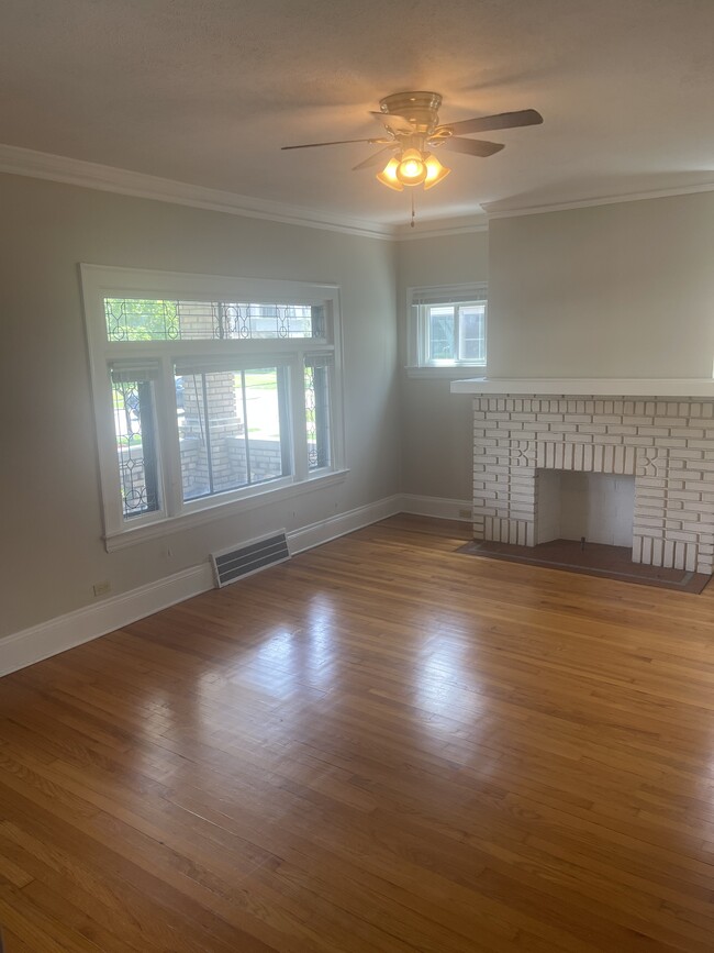 2172 Bunts Road, Unit 2172 Bunts down in Lakewood, OH - Building Photo - Building Photo