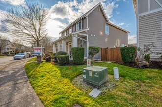 705 La Grande Blvd in Puyallup, WA - Building Photo - Building Photo