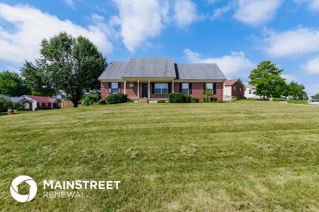 9000 Barnoak Dr in Louisville, KY - Building Photo