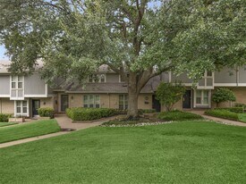 7611 Woodthrush Dr, Unit 14 in Dallas, TX - Building Photo