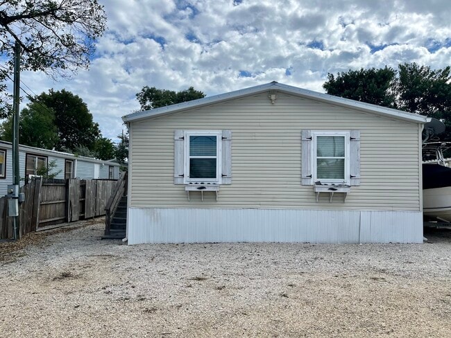 property at 945 Plantation Rd