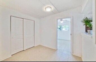 7313 Royal Palm Dr in New Port Richey, FL - Building Photo - Building Photo