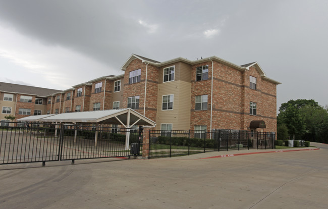 Champions Cove in Duncanville, TX - Foto de edificio - Building Photo