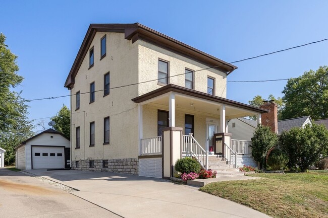 2537 Maine St in Quincy, IL - Building Photo - Building Photo