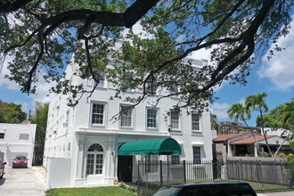 Buena Vista Manor in Miami, FL - Building Photo - Building Photo