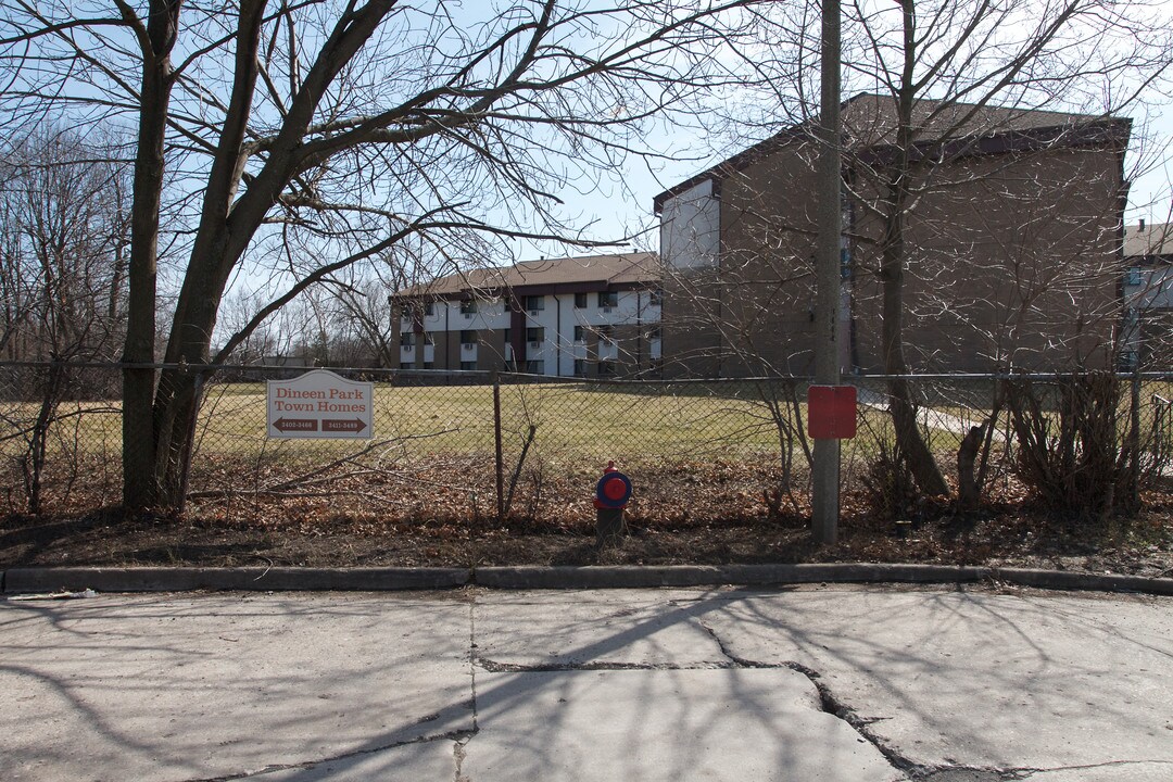 Dineen Park in Milwaukee, WI - Building Photo