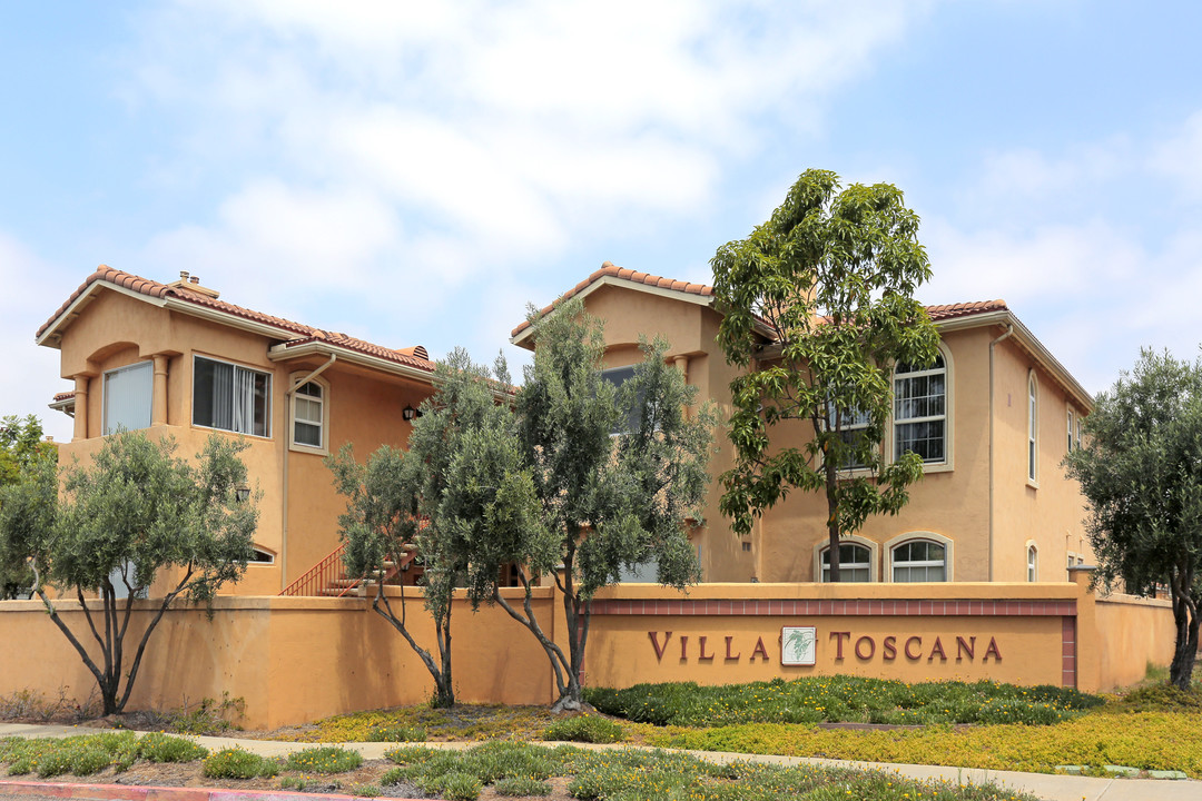 Villa Toscana in El Cajon, CA - Foto de edificio