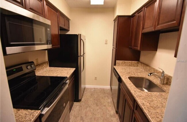 305 Wymore Rd in Altamonte Springs, FL - Foto de edificio - Building Photo