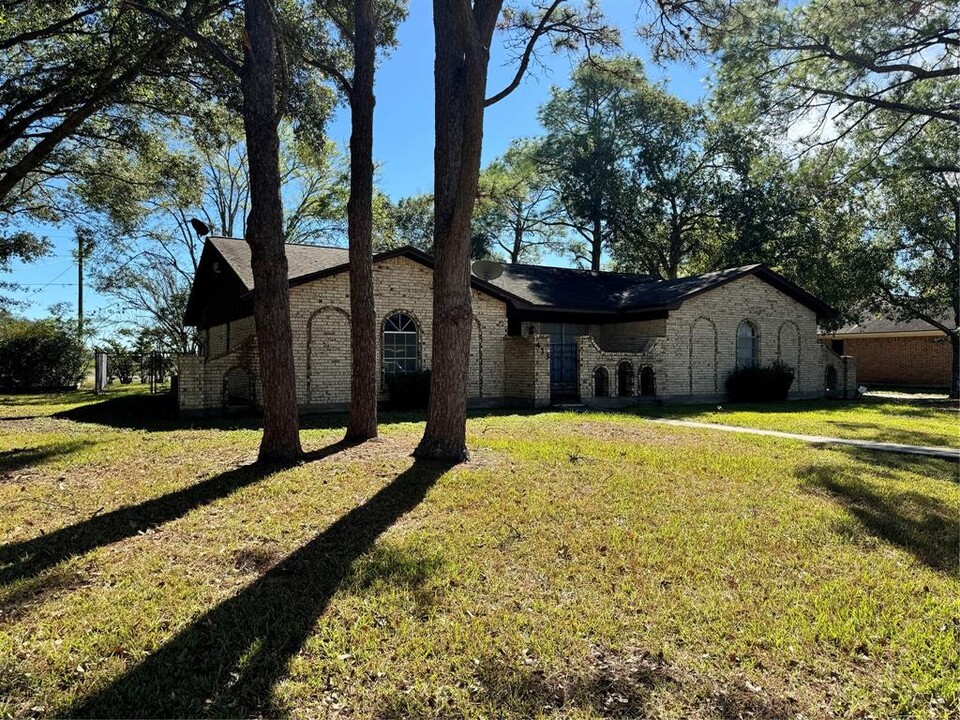 413 Elm Dr in Ganado, TX - Foto de edificio