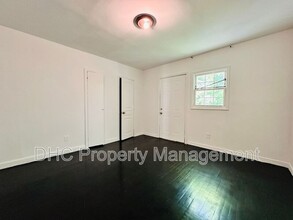 1257 Lorenzo Dr SW in Atlanta, GA - Foto de edificio - Building Photo