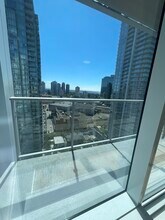 6000 Mckay Av in Burnaby, BC - Building Photo - Building Photo
