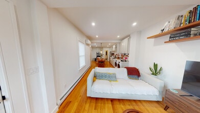 227 Amory St, Unit 2 in Boston, MA - Foto de edificio - Building Photo