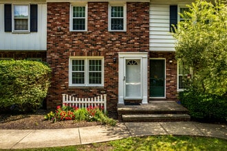 Hudson Yard in Hudson, OH - Foto de edificio - Building Photo