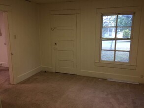 104 Eastwood St in San Marcos, TX - Building Photo - Building Photo