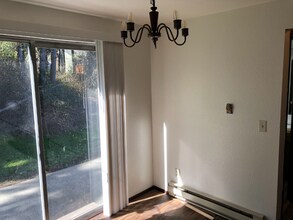 950 SW Harrier Cir, Unit 1 in Oak Harbor, WA - Building Photo - Building Photo