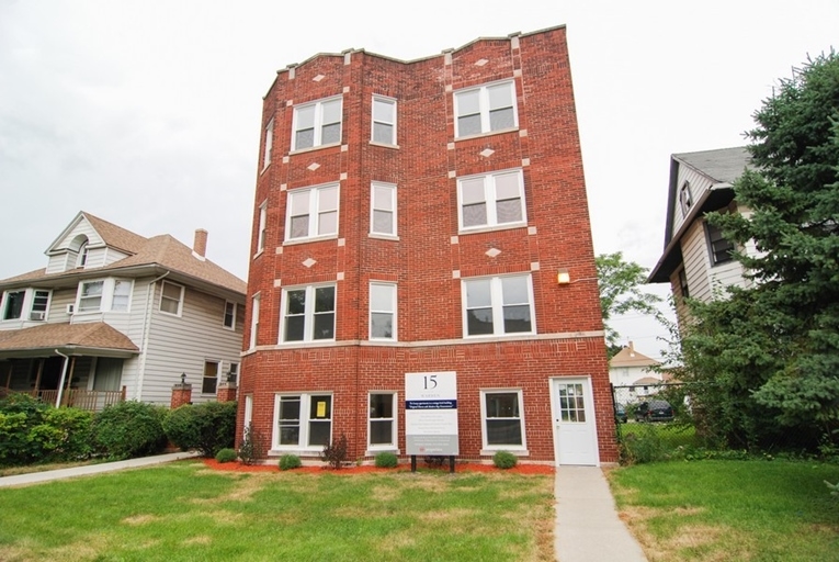 15Warren Luxury Apartments in Maywood, IL - Building Photo